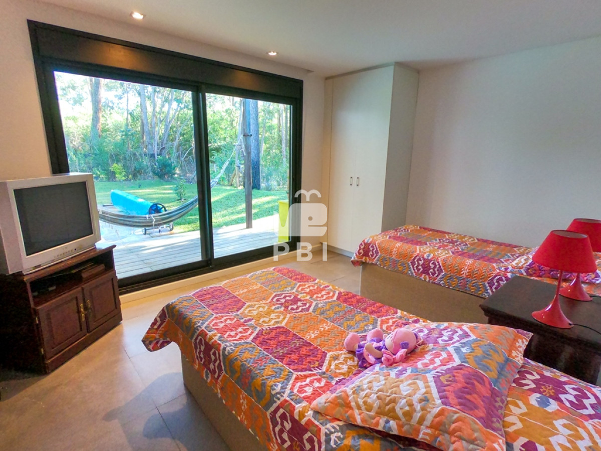 Q2FzYSA0IERPUk1JVE9SSU9TIGVuIERFU0lHTiBWSUxMQUdFLCBQdW50YSBCYWxsZW5hIC0gUmVmIDogUEJJMjMzMg==