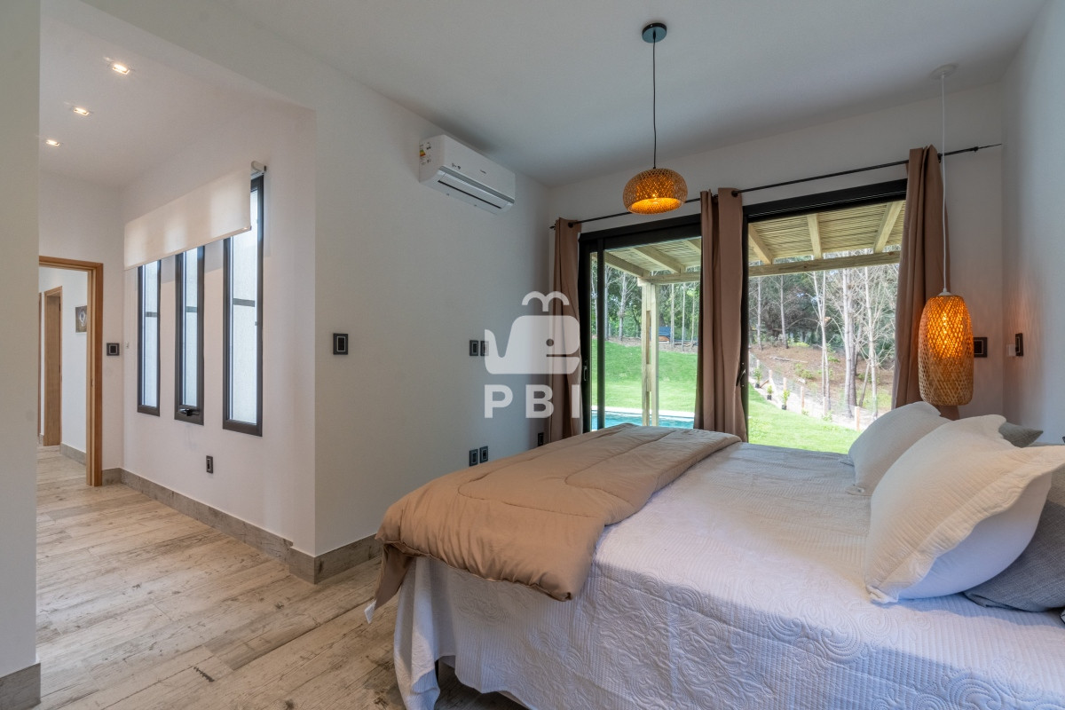 Q2FzYSA0IERPUk1JVE9SSU9TIGVuIEFjcmVzIGRlIFNvbGFuYXMsIFB1bnRhIEJhbGxlbmEgLSBSZWYgOiBQQkkxMzE2OA==