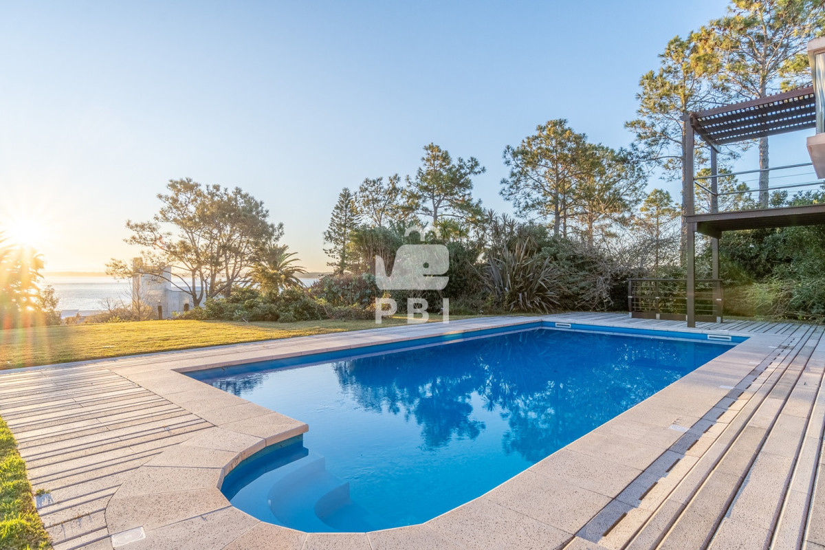 Q2FzYSBkZSA1IGRvcm1pdG9yaW9zIGVuIExvbW8gZGUgbGEgQmFsbGVuYSwgUHVudGEgQmFsbGVuYSAtIFJlZiA6IFBCSTEyNDc5