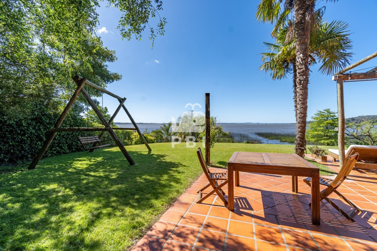 Q2FzYSA0IERPUk1JVE9SSU9TIGVuIExhZ3VuYSBkZWwgU2F1Y2UgLCBQdW50YSBCYWxsZW5hIC0gUmVmIDogUEJJMjQ1NA==