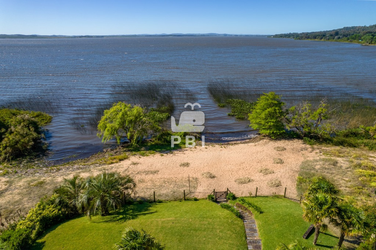 Q2FzYSA0IERPUk1JVE9SSU9TIGVuIExhZ3VuYSBkZWwgU2F1Y2UgLCBQdW50YSBCYWxsZW5hIC0gUmVmIDogUEJJMjQ1NA==