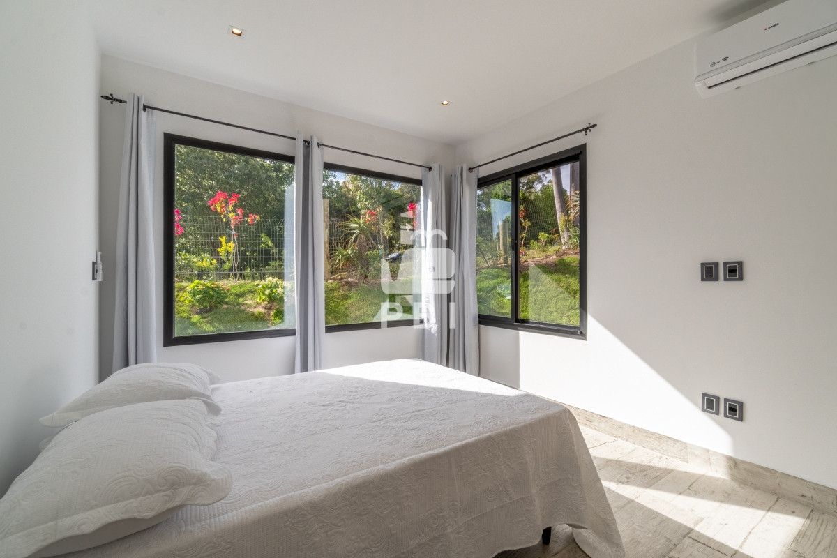 Q2FzYSA0IERPUk1JVE9SSU9TIGVuIEFjcmVzIGRlIFNvbGFuYXMsIFB1bnRhIEJhbGxlbmEgLSBSZWYgOiBQQkkxMzE2OA==