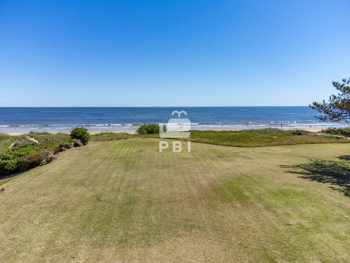 UHJvcGllZGFkIGZyZW50ZSBhbCBtYXIgZW4gU29sYW5hLCBQdW50YSBCYWxsZW5hIC0gUmVmIDogUEJJMTU0NjA=