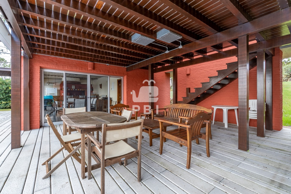 Q2FzYSBkZSA1IGRvcm1pdG9yaW9zIGVuIExvbW8gZGUgbGEgQmFsbGVuYSwgUHVudGEgQmFsbGVuYSAtIFJlZiA6IFBCSTEyNDc5