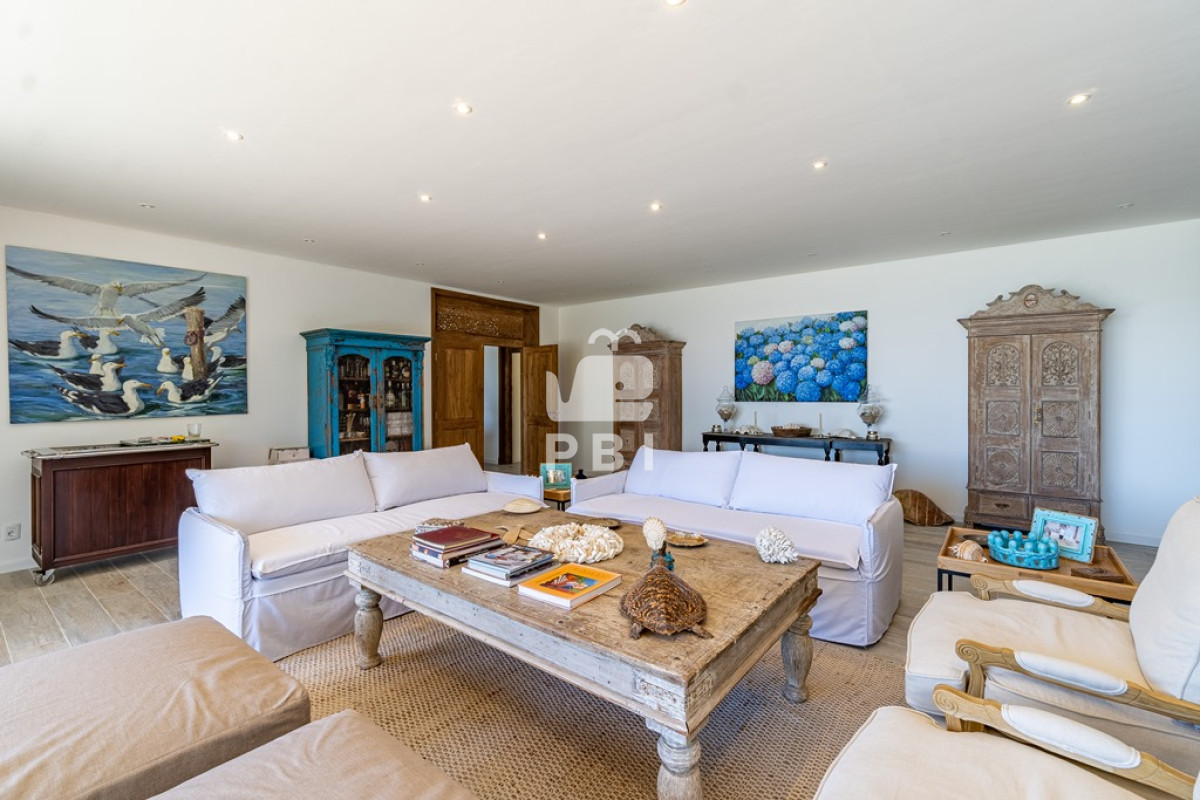 Q2FzYSBkZSAzIGRvcm1pdG9yaW9zIGVuIGJhcnJpbyBwcml2YWRvIC0gUmVmIDogUEJJMzIzOQ==