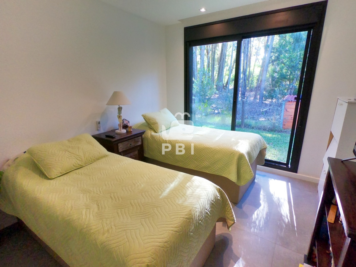 Q2FzYSA0IERPUk1JVE9SSU9TIGVuIERFU0lHTiBWSUxMQUdFLCBQdW50YSBCYWxsZW5hIC0gUmVmIDogUEJJMjMzMg==