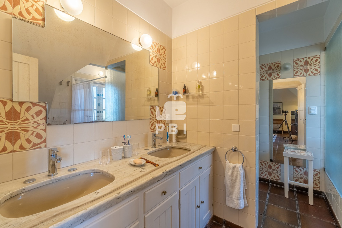 RXhjbHVzaXZhIHByb3BpZWRhZCBlbiB2ZW50YSwgY29uIDUgZG9ybWl0b3Jpb3MsIEVsIEdvbGYsIFB1bnRhIGRlbCBFc3RlLiAtIFJlZiA6IFBCSTEzODQ0