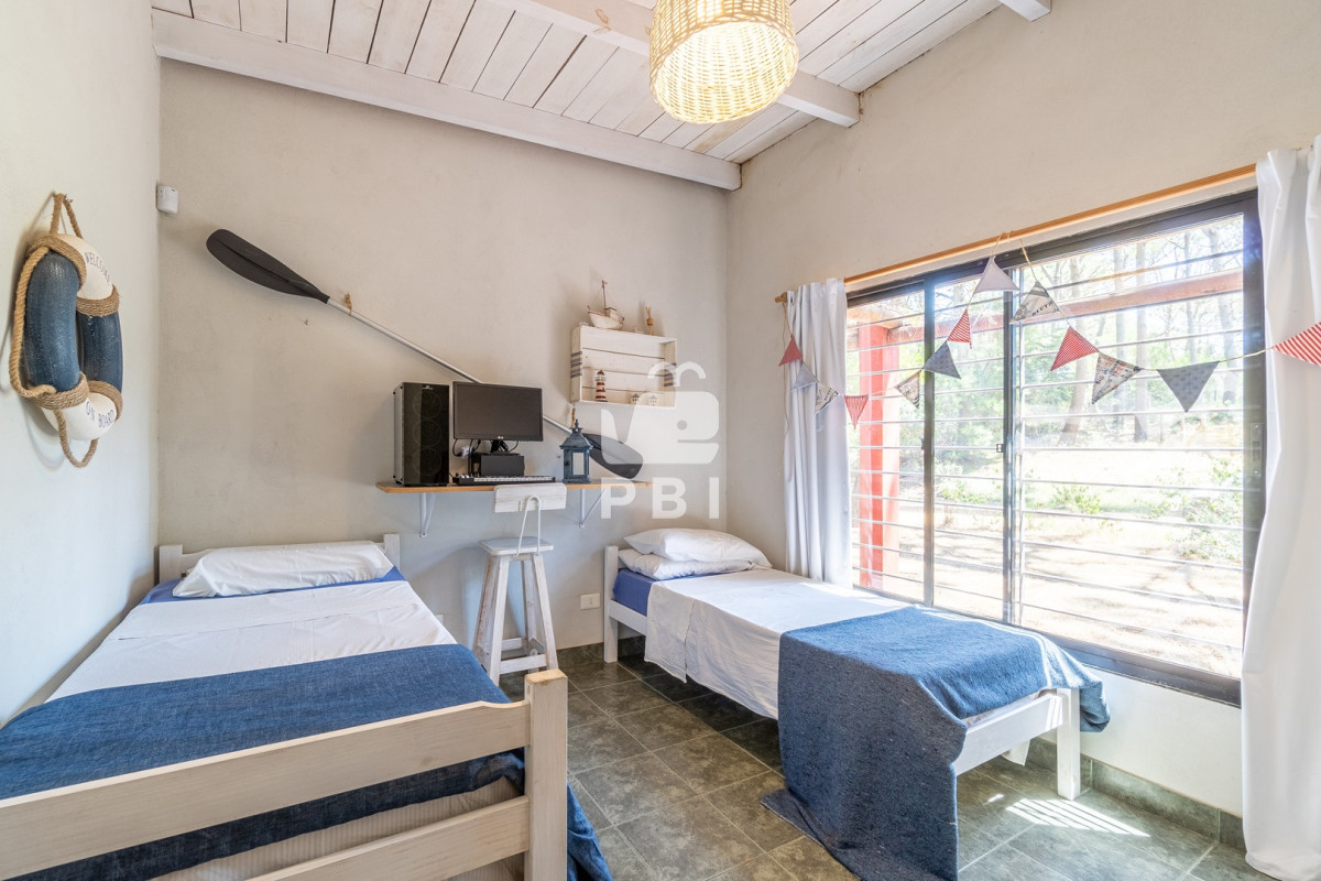 Q2FzYSBkZSAyIGRvcm1pdG9yaW9zIGVuIENsdWIgZGVsIExhZ28sIFB1bnRhIEJhbGxlbmEgLSBSZWYgOiBQQkkyNjMz