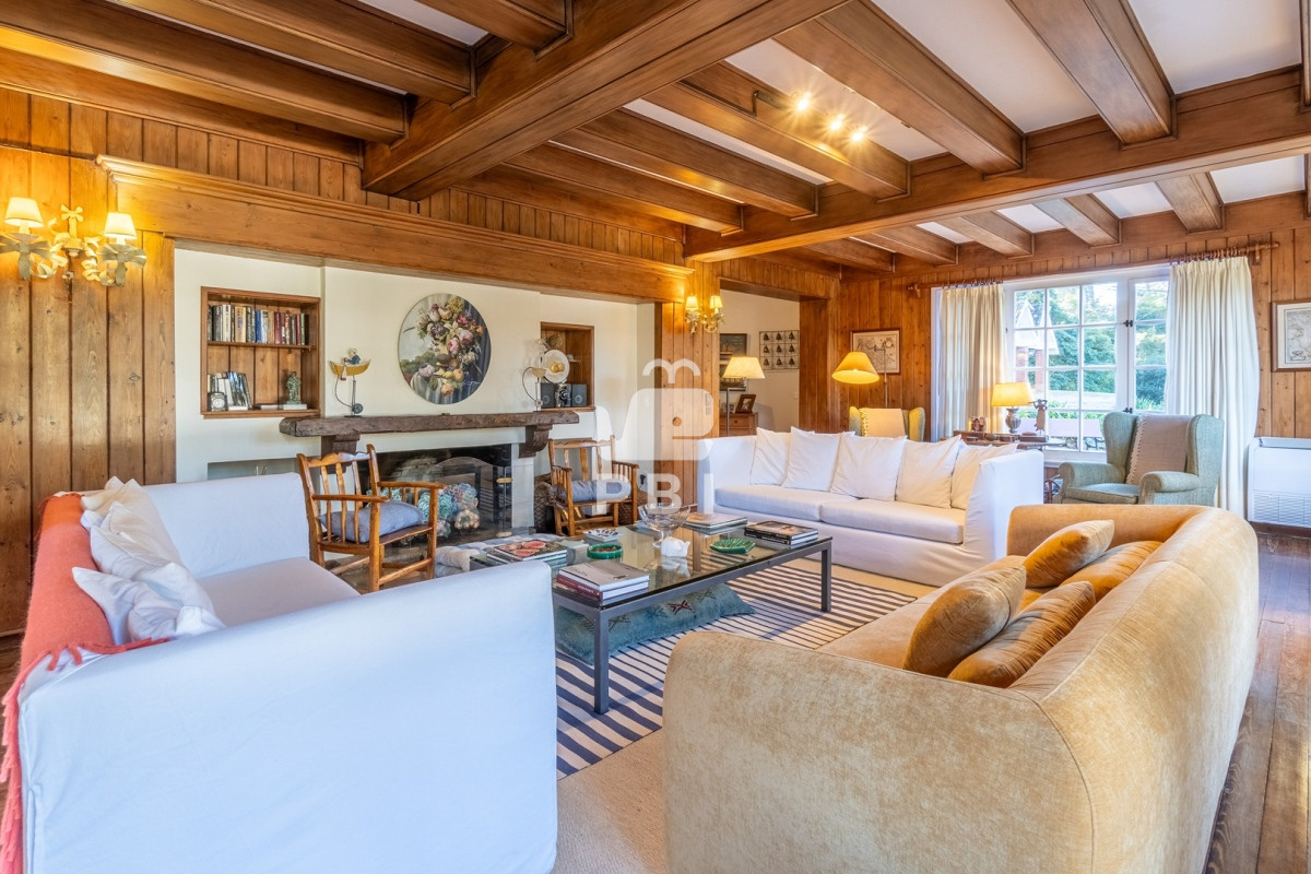 RXhjbHVzaXZhIHByb3BpZWRhZCBlbiB2ZW50YSwgY29uIDUgZG9ybWl0b3Jpb3MsIEVsIEdvbGYsIFB1bnRhIGRlbCBFc3RlLiAtIFJlZiA6IFBCSTEzODQ0