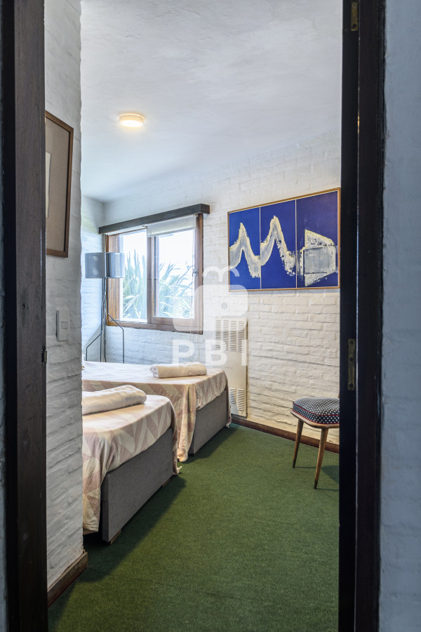 RXNwZWN0YWN1bGFyIENhc2EgUmVjaWNsYWRhIGRlIDYgRG9ybWl0b3Jpb3MgZW4gbGEgUGVuw61uc3VsYSAtIFJlZiA6IFBCSTE0MjE2