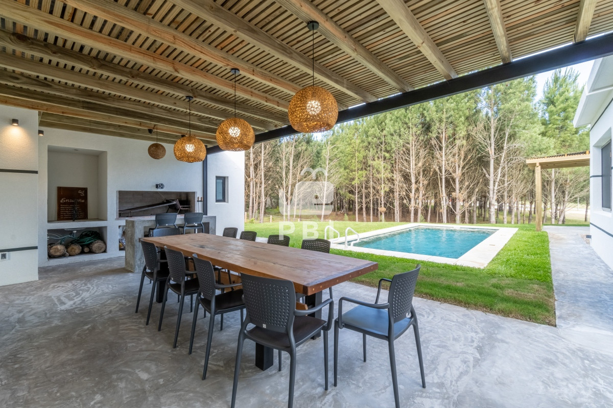 Q2FzYSA0IERPUk1JVE9SSU9TIGVuIEFjcmVzIGRlIFNvbGFuYXMsIFB1bnRhIEJhbGxlbmEgLSBSZWYgOiBQQkkxMzE2OA==