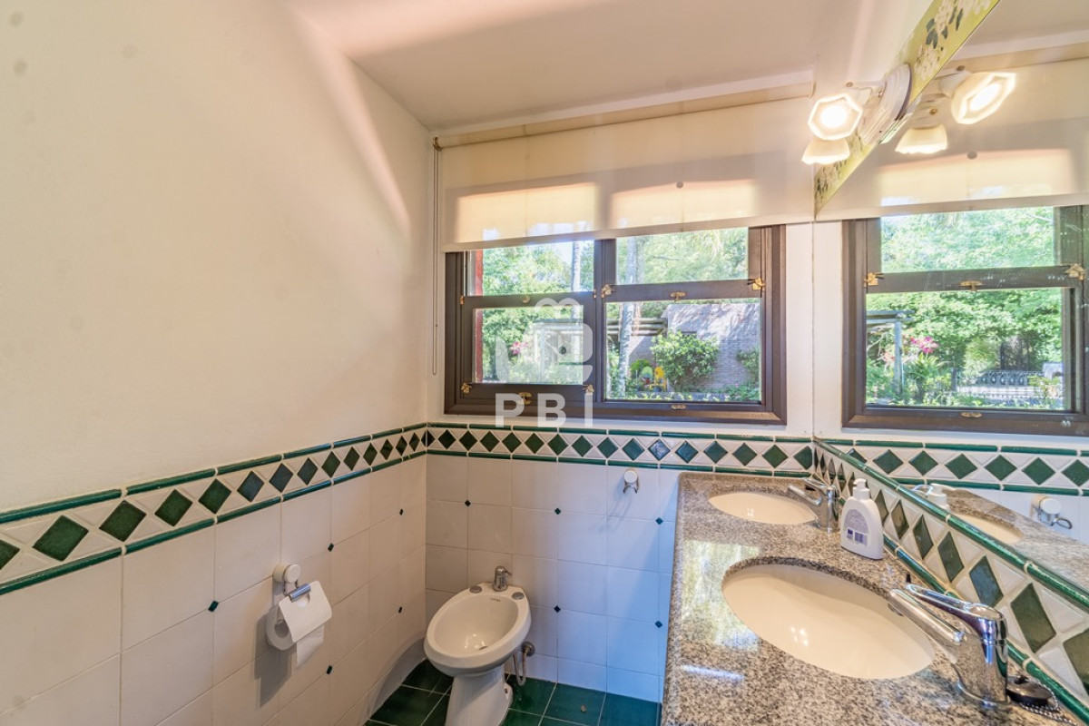 Q2FzYSA0IERPUk1JVE9SSU9TIGVuIExhZ3VuYSBkZWwgU2F1Y2UgLCBQdW50YSBCYWxsZW5hIC0gUmVmIDogUEJJMjQ1NA==