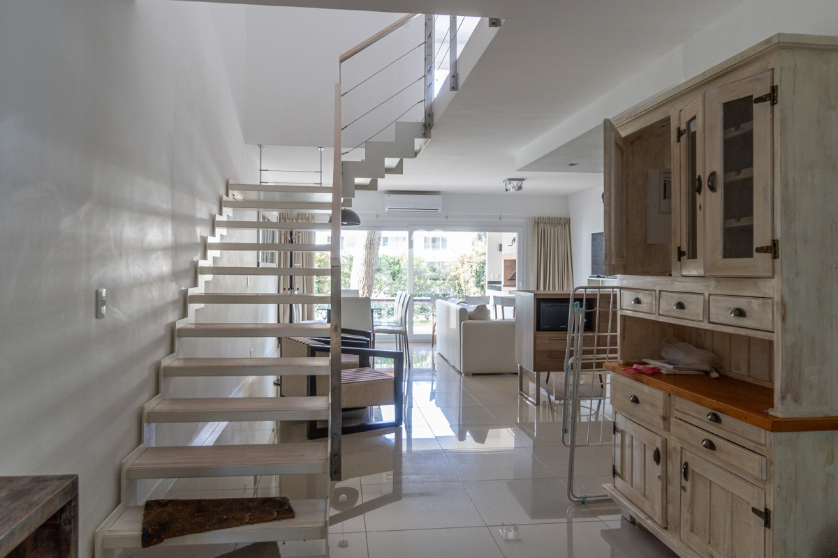 Q2FzYSBlbiBHYXJkZW5zIFZpZXcsIFB1bnRhIEJhbGxlbmEgLSBSZWYgOiBQQkkxNDA4NA==