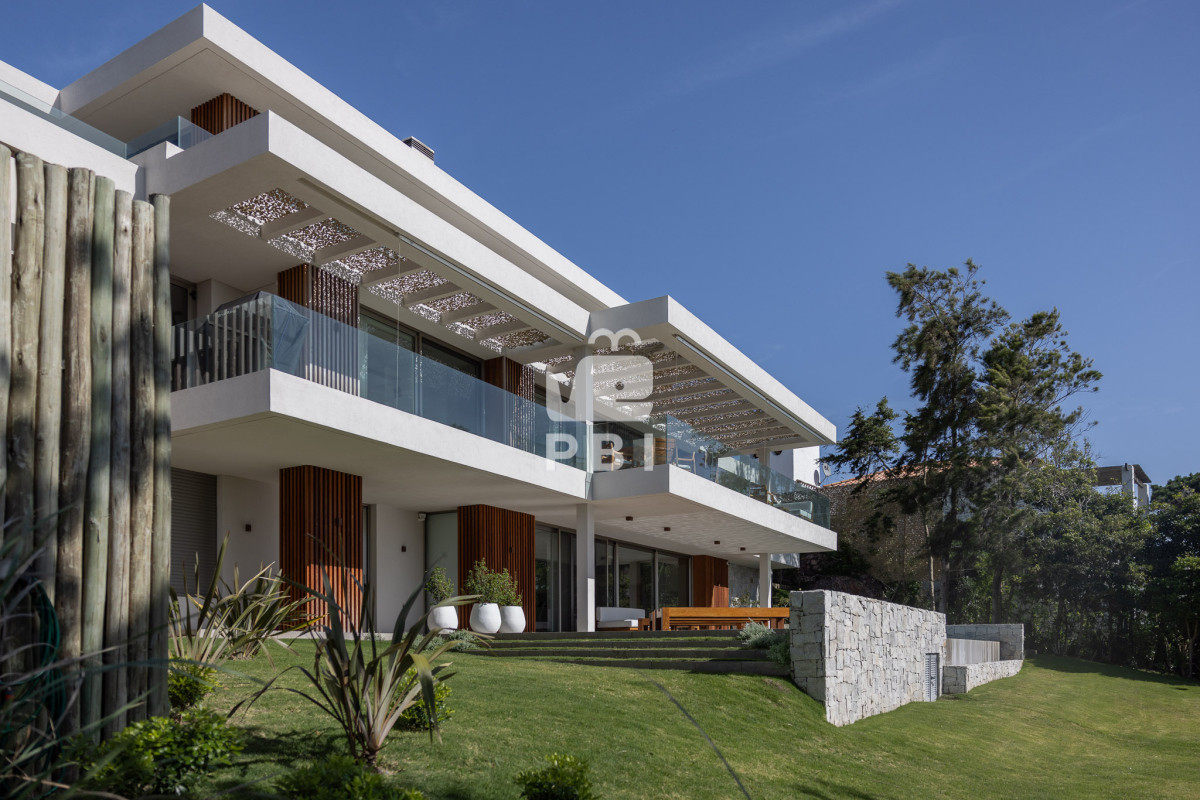 UmVzaWRlbmNpYSBkZSBMdWpvIHNvYnJlIGVsIG1hciBlbiB2ZW50YSBlbiBlbCBMb21vIGRlIGxhIEJhbGxlbmEsIFB1bnRhIEJhbGxlbmEgIC0gUmVmIDogUEJJMTQ1NzU=