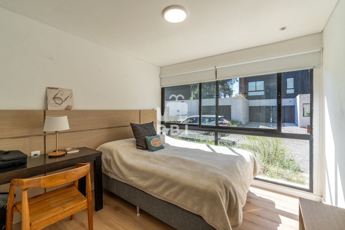 Q2FzYSBkZSAzIGRvcm1pdG9yaW9zIGVuIEFsbWFyLCBDbHViIGRlbCBMYWdvIC0gUmVmIDogUEJJMTQyMzY=