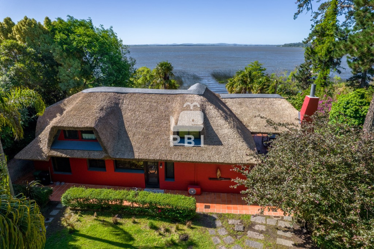 Q2FzYSA0IERPUk1JVE9SSU9TIGVuIExhZ3VuYSBkZWwgU2F1Y2UgLCBQdW50YSBCYWxsZW5hIC0gUmVmIDogUEJJMjQ1NA==