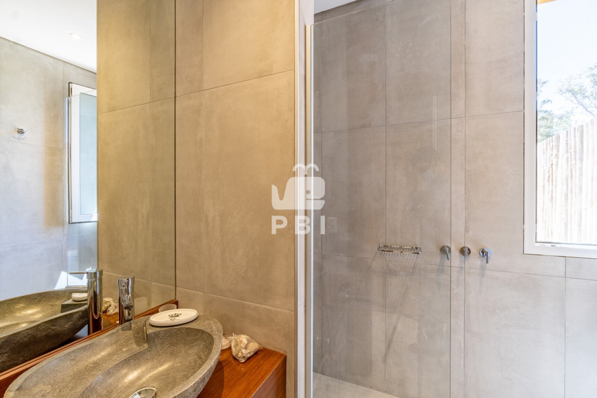 Q2FzYSBkZSAzIGRvcm1pdG9yaW9zIGVuIGJhcnJpbyBwcml2YWRvIC0gUmVmIDogUEJJMzIzOQ==