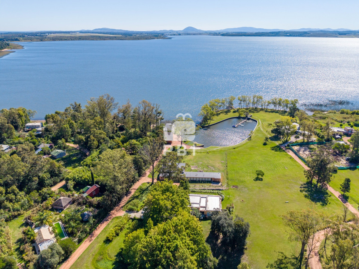 Q2FzYSBkZSAzIGRvcm1pdG9yaW9zIGVuIGJhcnJpbyBwcml2YWRvIC0gUmVmIDogUEJJMzIzOQ==