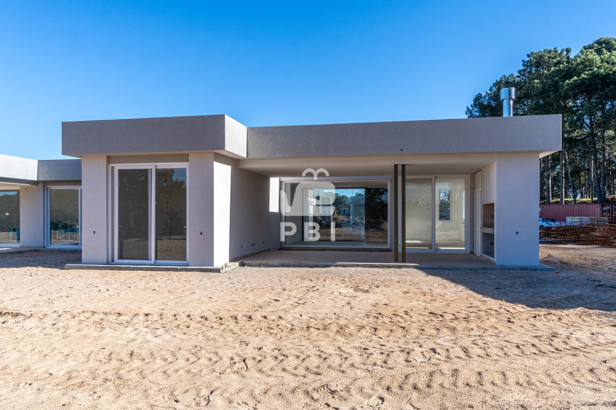 VmVudGEgZGUgY2FzYSBlbiBCYXJyaW8gUHJpdmFkbyBDbHViIGRlbCBMYWdvLCBQdW50YSBiYWxsZW5hLiAtIFJlZiA6IFBCSTEzOTg0