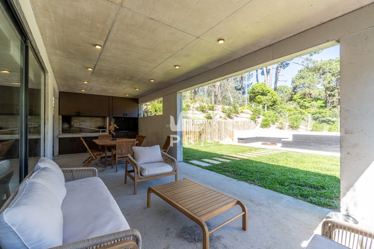 Q2FzYSBkZSAzIGRvcm1pdG9yaW9zIGVuIEFsbWFyLCBDbHViIGRlbCBMYWdvIC0gUmVmIDogUEJJMTQyMzY=