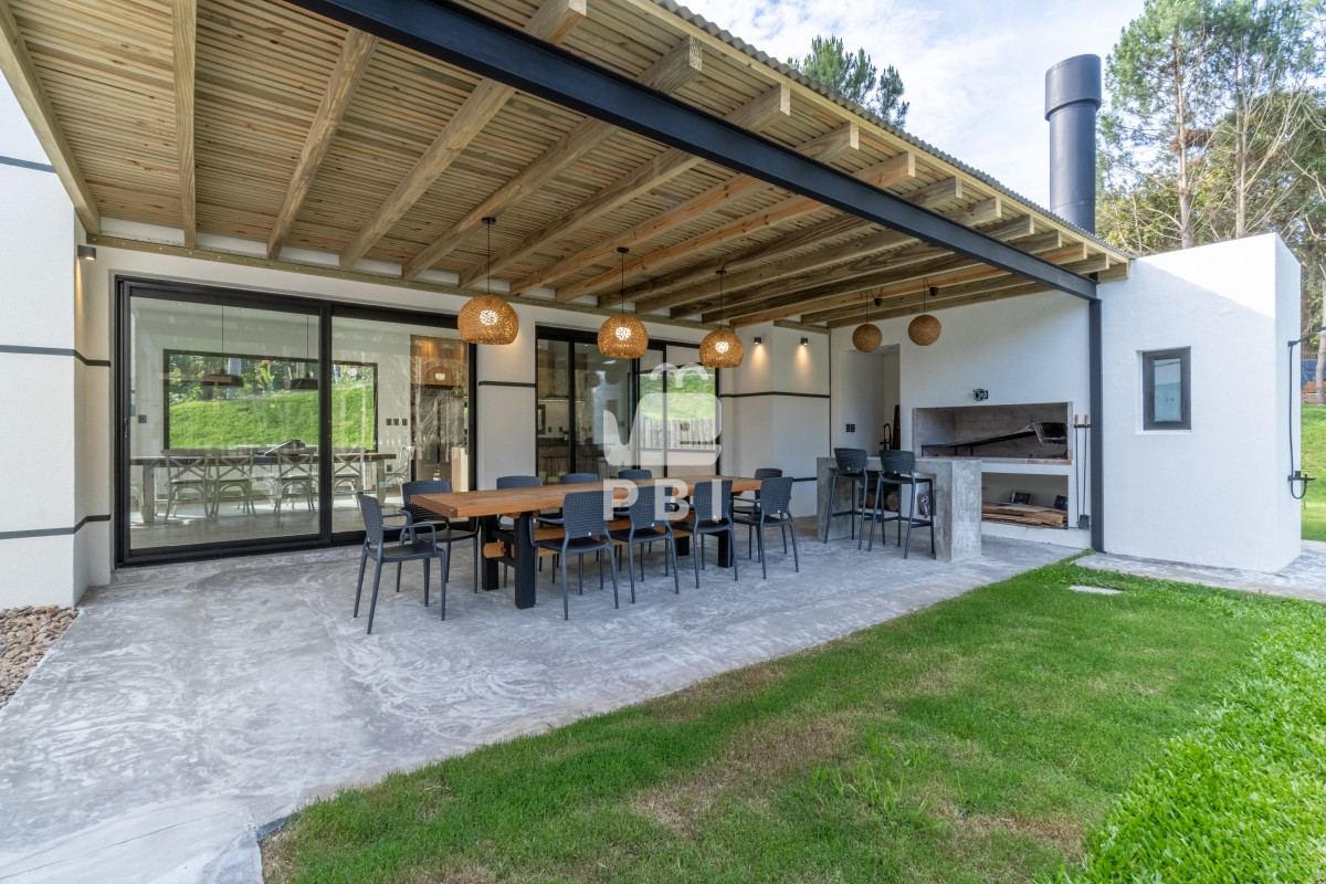 Q2FzYSA0IERPUk1JVE9SSU9TIGVuIEFjcmVzIGRlIFNvbGFuYXMsIFB1bnRhIEJhbGxlbmEgLSBSZWYgOiBQQkkxMzE2OA==