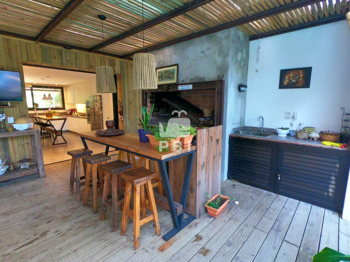 Q2FzYSA0IERPUk1JVE9SSU9TIGVuIERFU0lHTiBWSUxMQUdFLCBQdW50YSBCYWxsZW5hIC0gUmVmIDogUEJJMjMzMg==