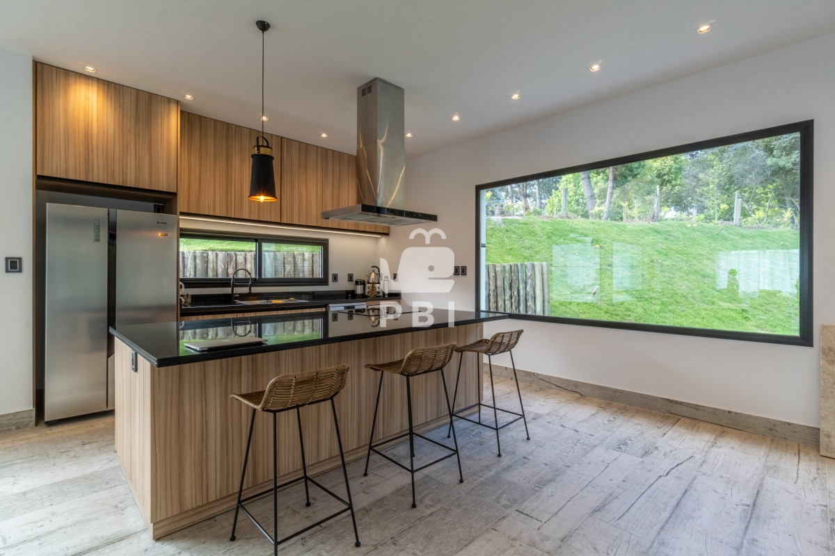 Q2FzYSA0IERPUk1JVE9SSU9TIGVuIEFjcmVzIGRlIFNvbGFuYXMsIFB1bnRhIEJhbGxlbmEgLSBSZWYgOiBQQkkxMzE2OA==