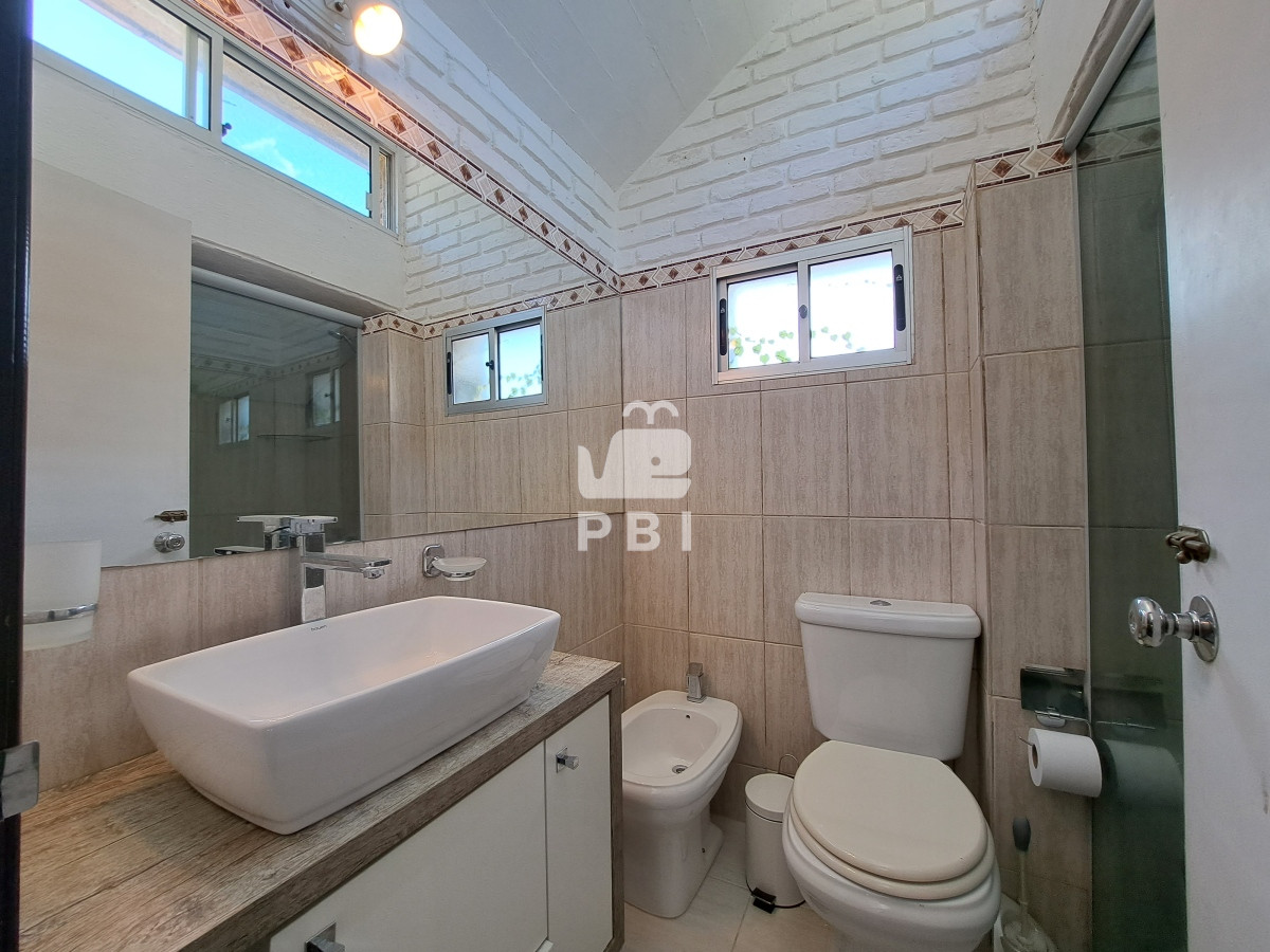 Q2FzYSA0IERPUk1JVE9SSU9TIGVuIENhbWlubyBMdXNzaWNoLCBQdW50YSBCYWxsZW5hIC0gUmVmIDogUEJJMTMxODE=