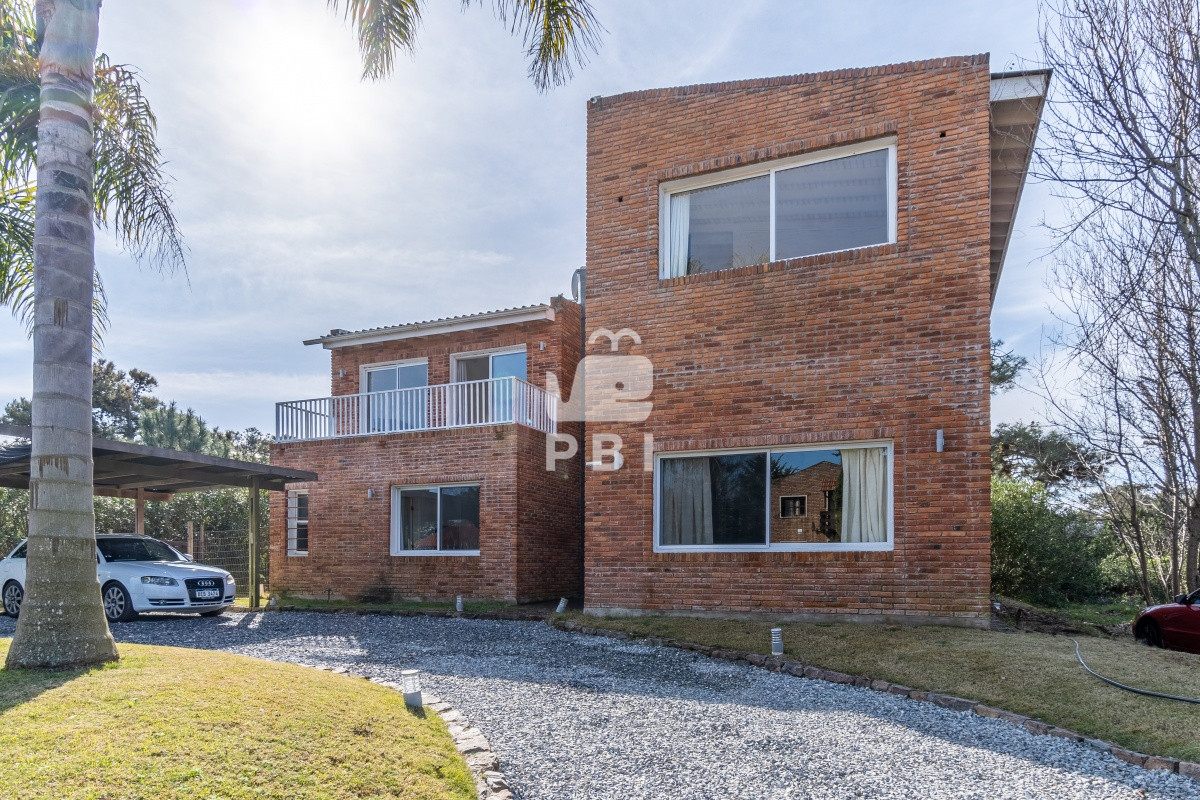 Casa de 5 dormitorios en Tio Tom, Punta Ballena - Ref : PBI408