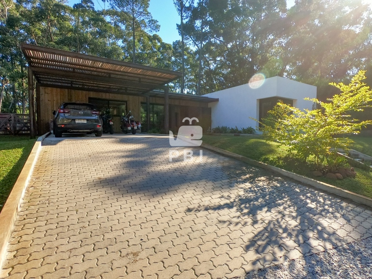 Q2FzYSA0IERPUk1JVE9SSU9TIGVuIERFU0lHTiBWSUxMQUdFLCBQdW50YSBCYWxsZW5hIC0gUmVmIDogUEJJMjMzMg==