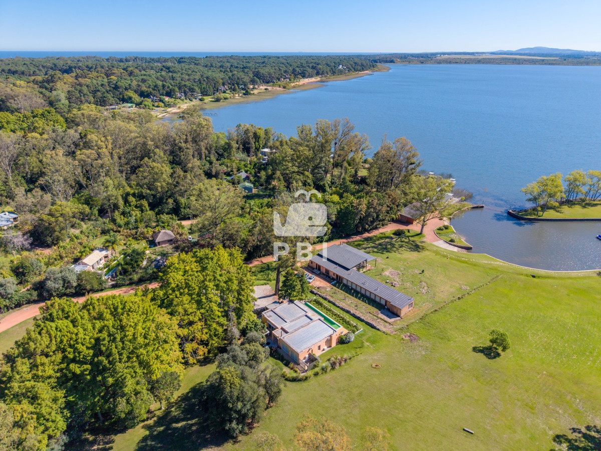 Q2FzYSBkZSAzIGRvcm1pdG9yaW9zIGVuIGJhcnJpbyBwcml2YWRvIC0gUmVmIDogUEJJMzIzOQ==