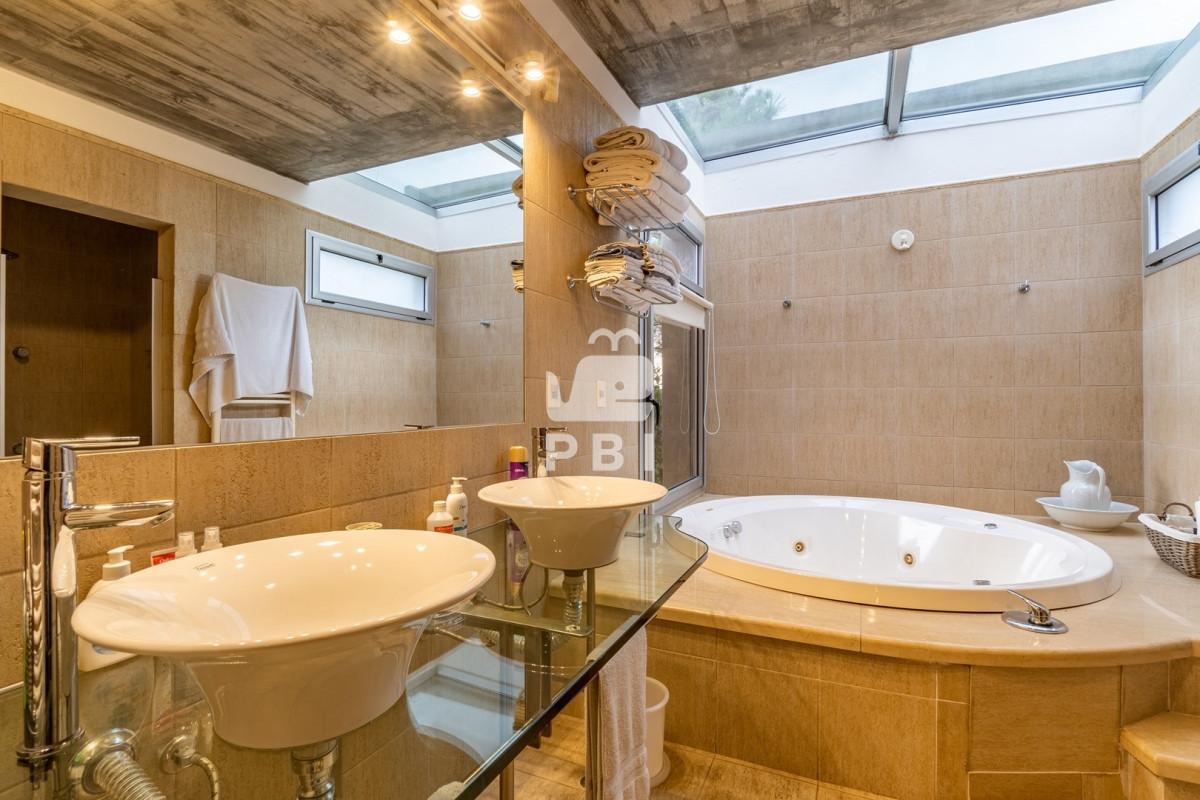 Q2FzYSBkZSA1IGRvcm1pdG9yaW9zIGVuIExvbW8gZGUgbGEgQmFsbGVuYSwgUHVudGEgQmFsbGVuYSAtIFJlZiA6IFBCSTEyNDc5