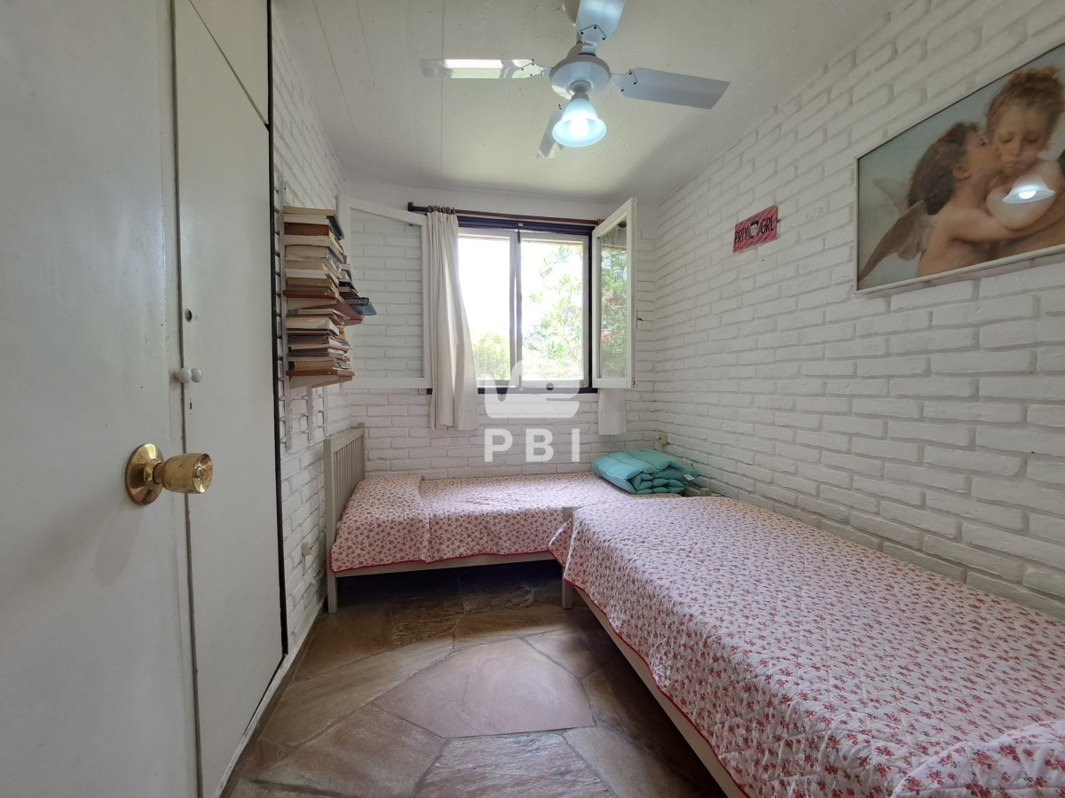 Q2FzYSA0IERPUk1JVE9SSU9TIGVuIENhbWlubyBMdXNzaWNoLCBQdW50YSBCYWxsZW5hIC0gUmVmIDogUEJJMTMxODE=