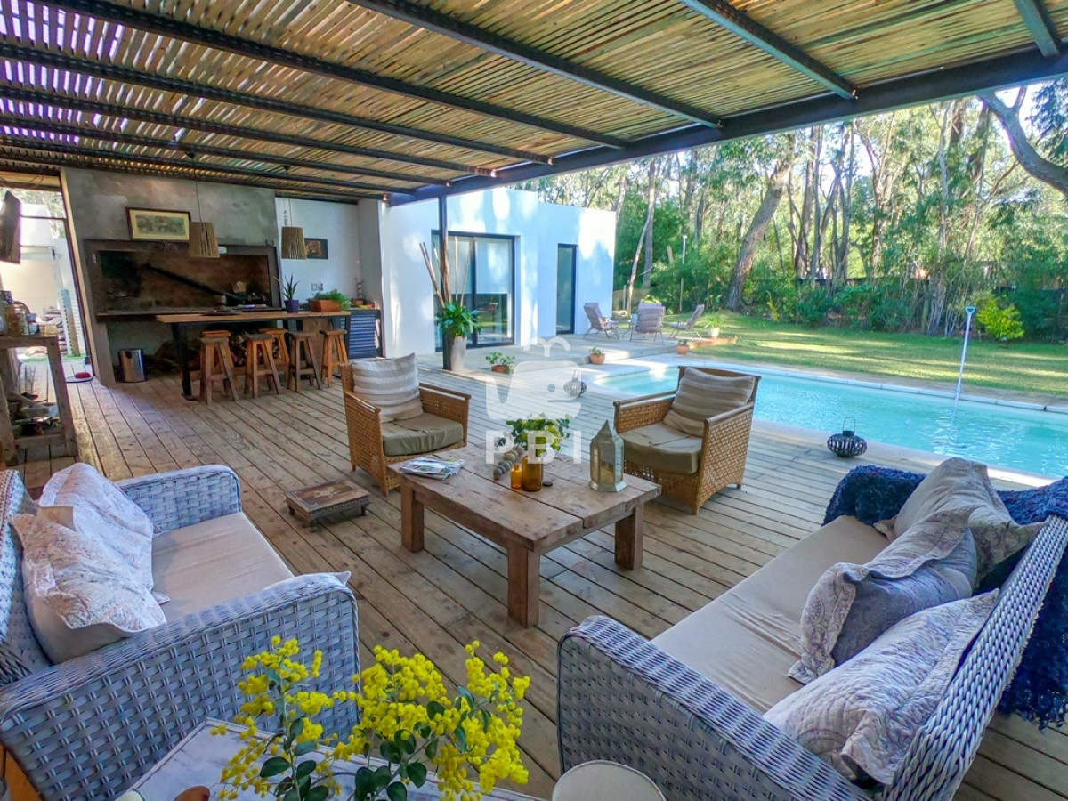 Q2FzYSA0IERPUk1JVE9SSU9TIGVuIERFU0lHTiBWSUxMQUdFLCBQdW50YSBCYWxsZW5hIC0gUmVmIDogUEJJMjMzMg==