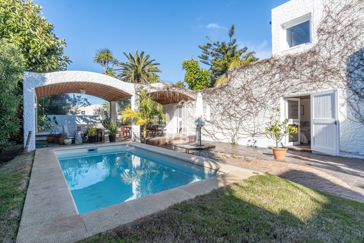 SW52ZXJ0w60gZW4gQ2FsaWRhZDogUHJvcGllZGFkIGRlIDQgRG9ybWl0b3Jpb3MgZW4gUHVudGEgZGVsIEVzdGUgLSBSZWYgOiBQQkkxMzgzOA==