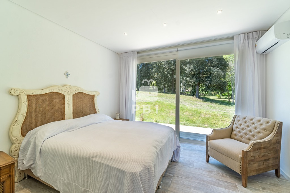 Q2FzYSBkZSAzIGRvcm1pdG9yaW9zIGVuIGJhcnJpbyBwcml2YWRvIC0gUmVmIDogUEJJMzIzOQ==