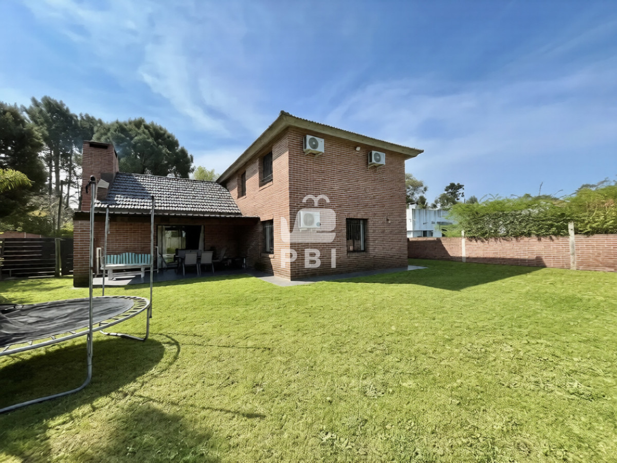 Q2FzYSBkZSA0IGRvcm1pdG9yaW9zIGVuIFBpbmFyZXMsIFB1bnRhIGRlbCBFc3RlIC0gUmVmIDogUEJJMTU4MDg=