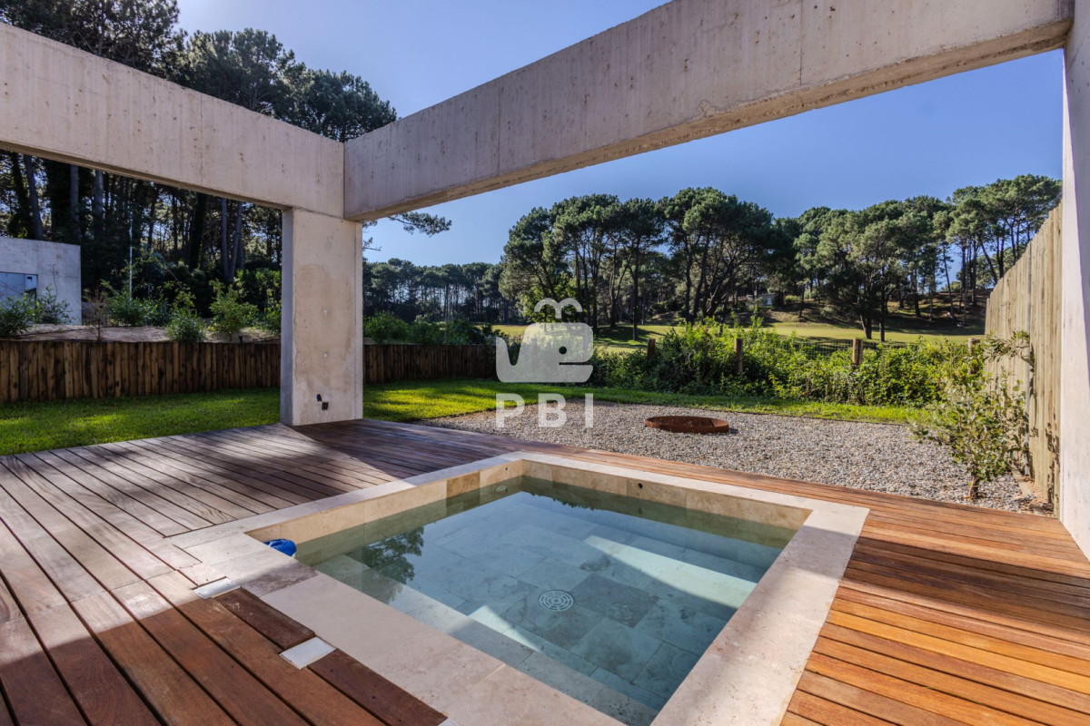 Q2FzYSAzIERPUk1JVE9SSU9TIGVuIENsdWIgZGVsIExhZ28sIFB1bnRhIEJhbGxlbmEgLSBSZWYgOiBQQkkyNjU0