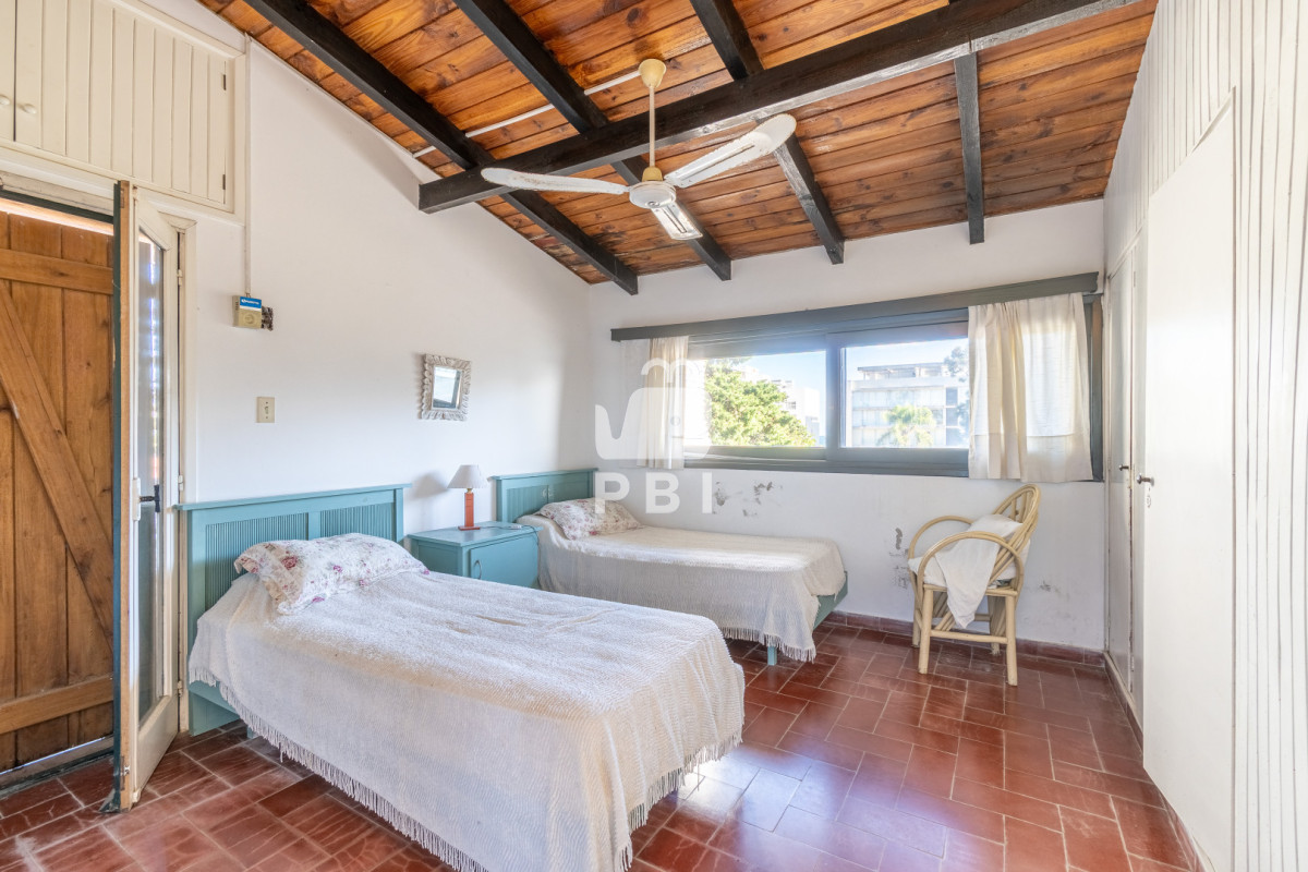 Q2FzYSBmcmVudGUgYSBMYWd1bmEgZGVsIERpYXJpbyAtIEV4Y2VsZW50ZSB1YmljYWNpw7NuIHkgZ3JhbiB0ZXJyZW5vIC0gUmVmIDogUEJJMTU2NTI=