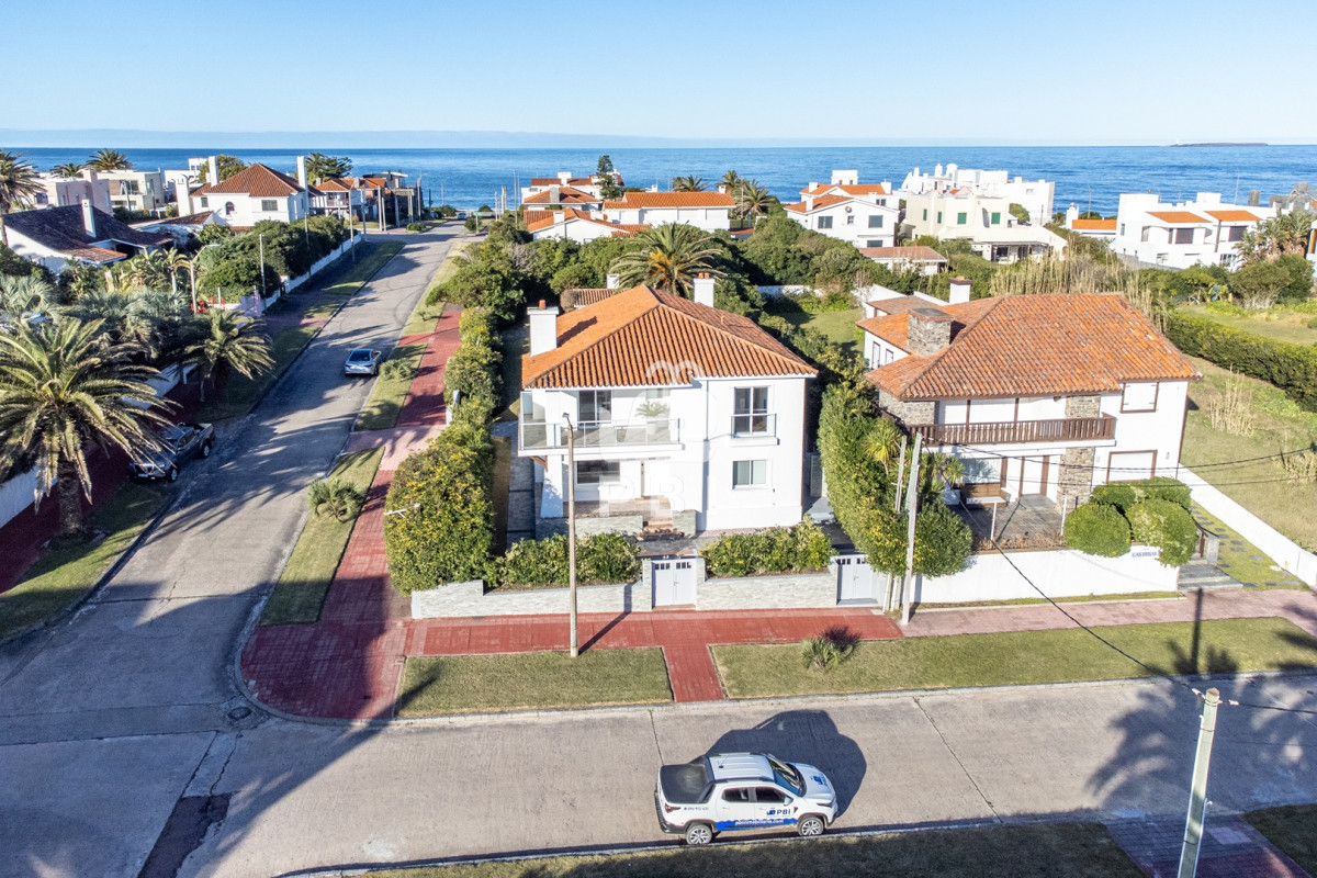 Casa Modernizada 5 dormitorios  en el Corazón de la Península - Ref : PBI15014