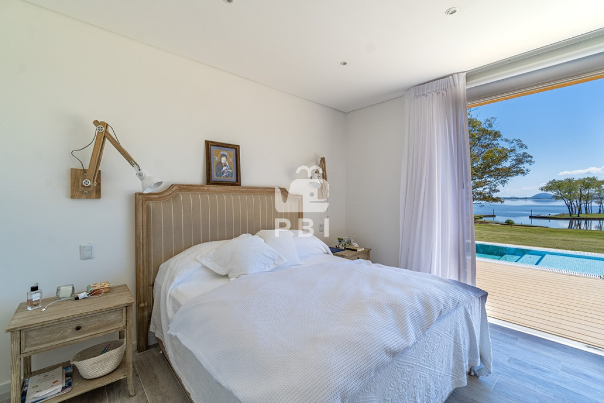 Q2FzYSBkZSAzIGRvcm1pdG9yaW9zIGVuIGJhcnJpbyBwcml2YWRvIC0gUmVmIDogUEJJMzIzOQ==