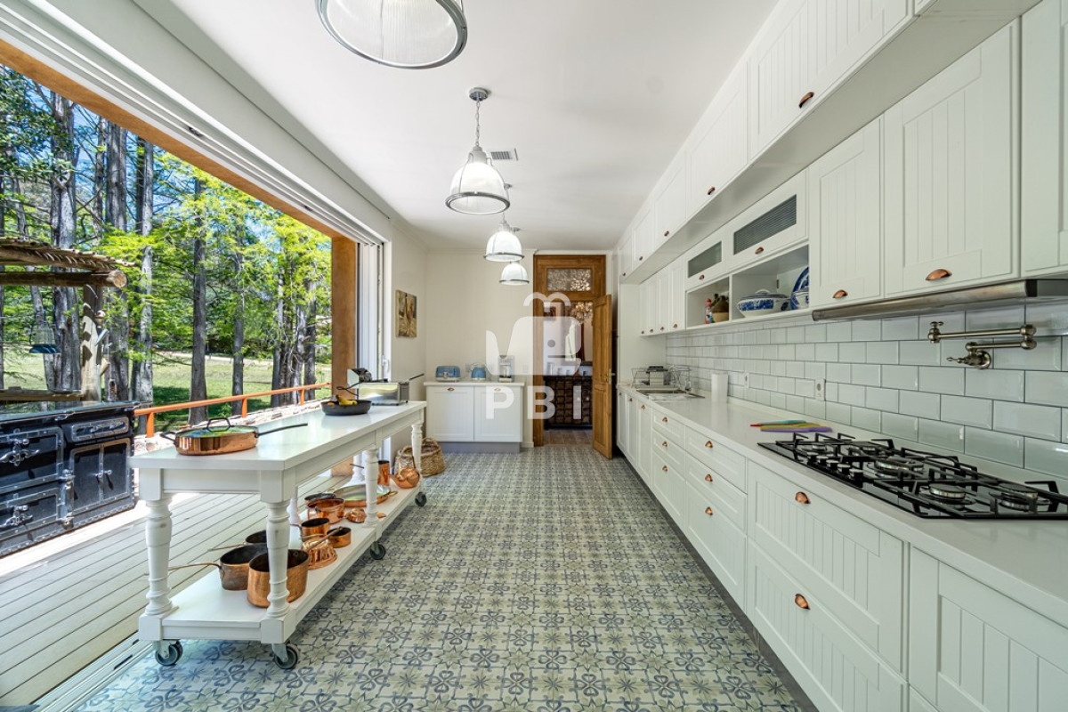 Q2FzYSBkZSAzIGRvcm1pdG9yaW9zIGVuIGJhcnJpbyBwcml2YWRvIC0gUmVmIDogUEJJMzIzOQ==