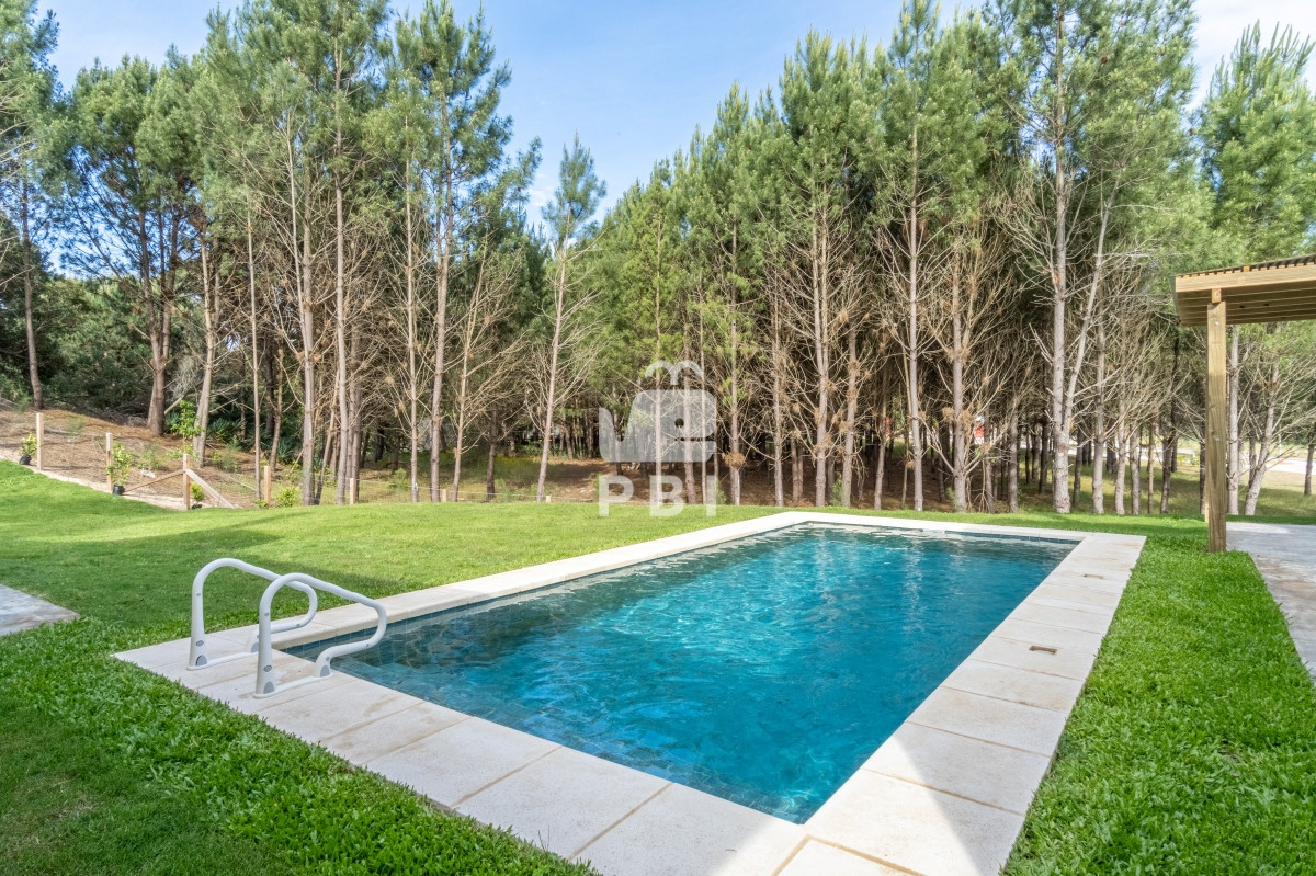 Q2FzYSA0IERPUk1JVE9SSU9TIGVuIEFjcmVzIGRlIFNvbGFuYXMsIFB1bnRhIEJhbGxlbmEgLSBSZWYgOiBQQkkxMzE2OA==