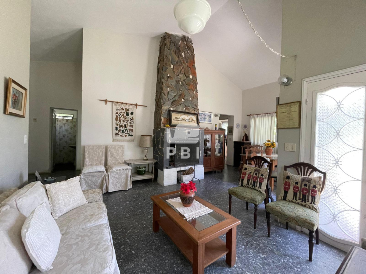 Casa de 4 dormitorios en Pinares - Ref : PBI14091