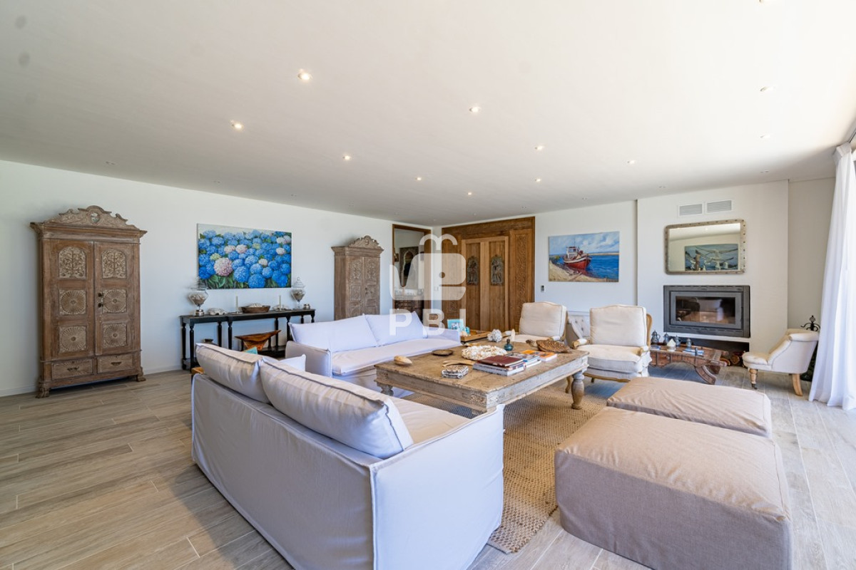 Q2FzYSBkZSAzIGRvcm1pdG9yaW9zIGVuIGJhcnJpbyBwcml2YWRvIC0gUmVmIDogUEJJMzIzOQ==