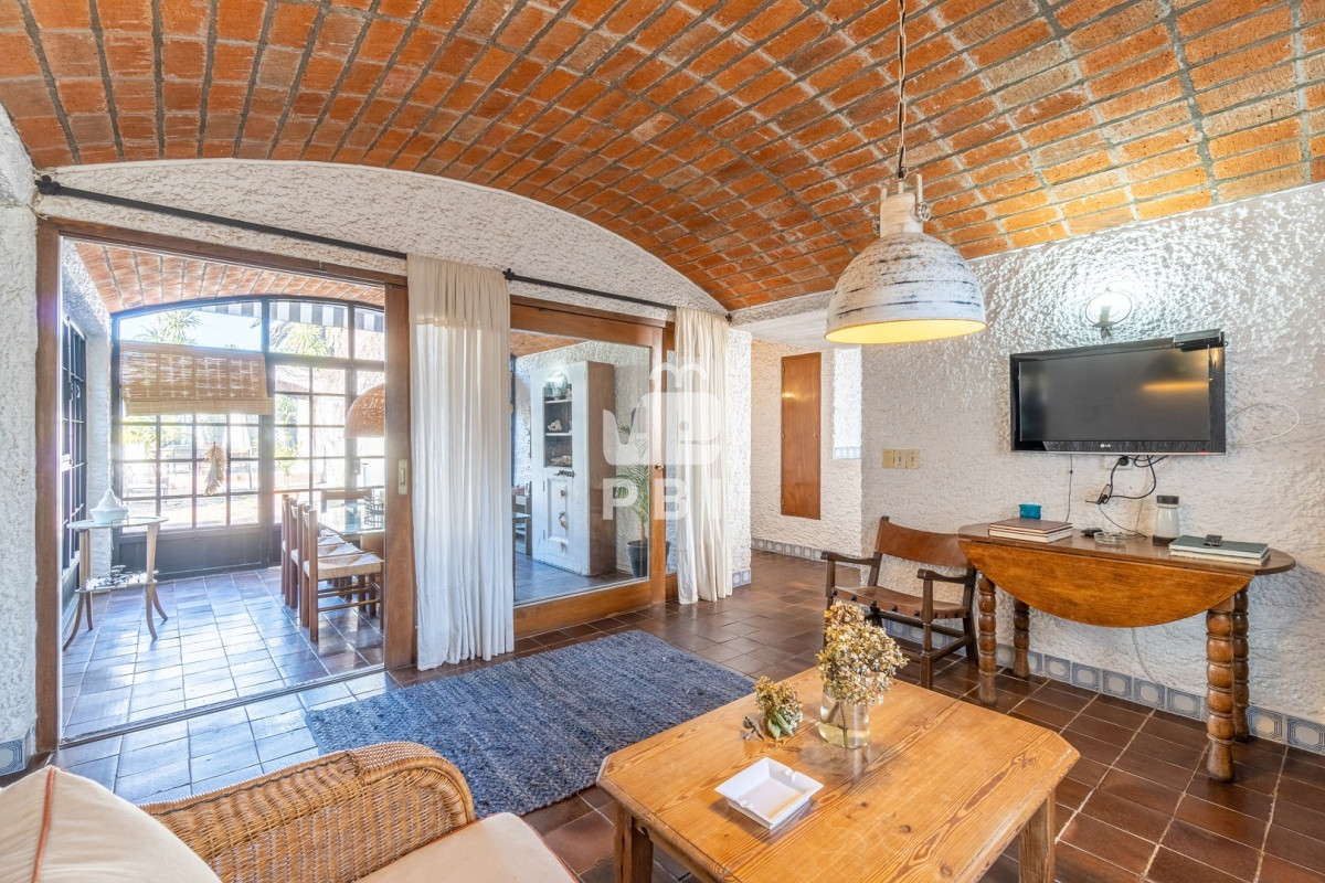 SW52ZXJ0w60gZW4gQ2FsaWRhZDogUHJvcGllZGFkIGRlIDQgRG9ybWl0b3Jpb3MgZW4gUHVudGEgZGVsIEVzdGUgLSBSZWYgOiBQQkkxMzgzOA==