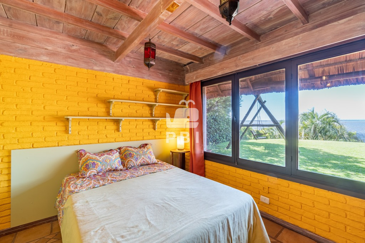 Q2FzYSA0IERPUk1JVE9SSU9TIGVuIExhZ3VuYSBkZWwgU2F1Y2UgLCBQdW50YSBCYWxsZW5hIC0gUmVmIDogUEJJMjQ1NA==