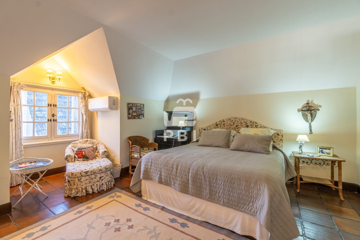 RXhjbHVzaXZhIHByb3BpZWRhZCBlbiB2ZW50YSwgY29uIDUgZG9ybWl0b3Jpb3MsIEVsIEdvbGYsIFB1bnRhIGRlbCBFc3RlLiAtIFJlZiA6IFBCSTEzODQ0