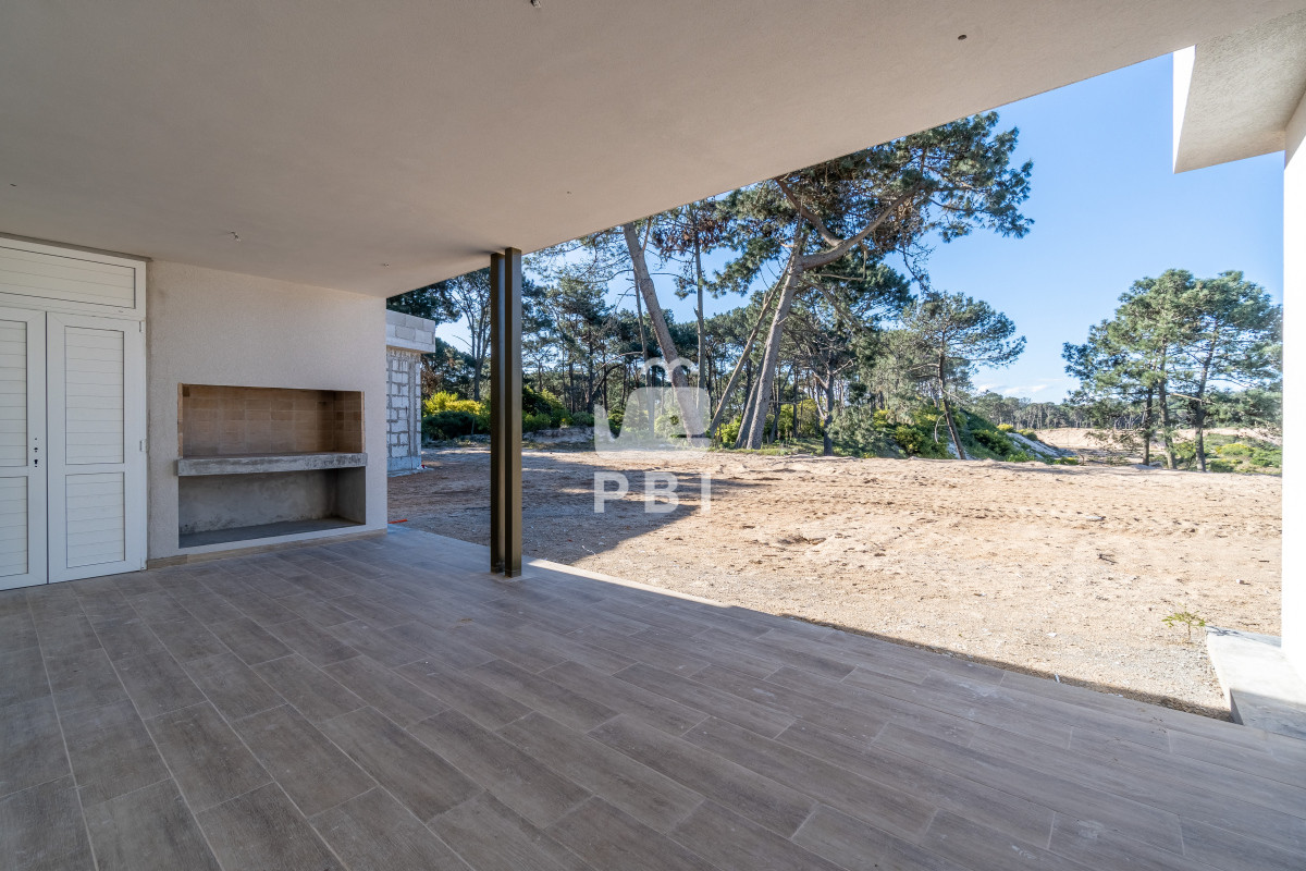 VmVudGEgZGUgY2FzYSBlbiBCYXJyaW8gUHJpdmFkbyBDbHViIGRlbCBMYWdvLCBQdW50YSBiYWxsZW5hLiAtIFJlZiA6IFBCSTEzOTg0