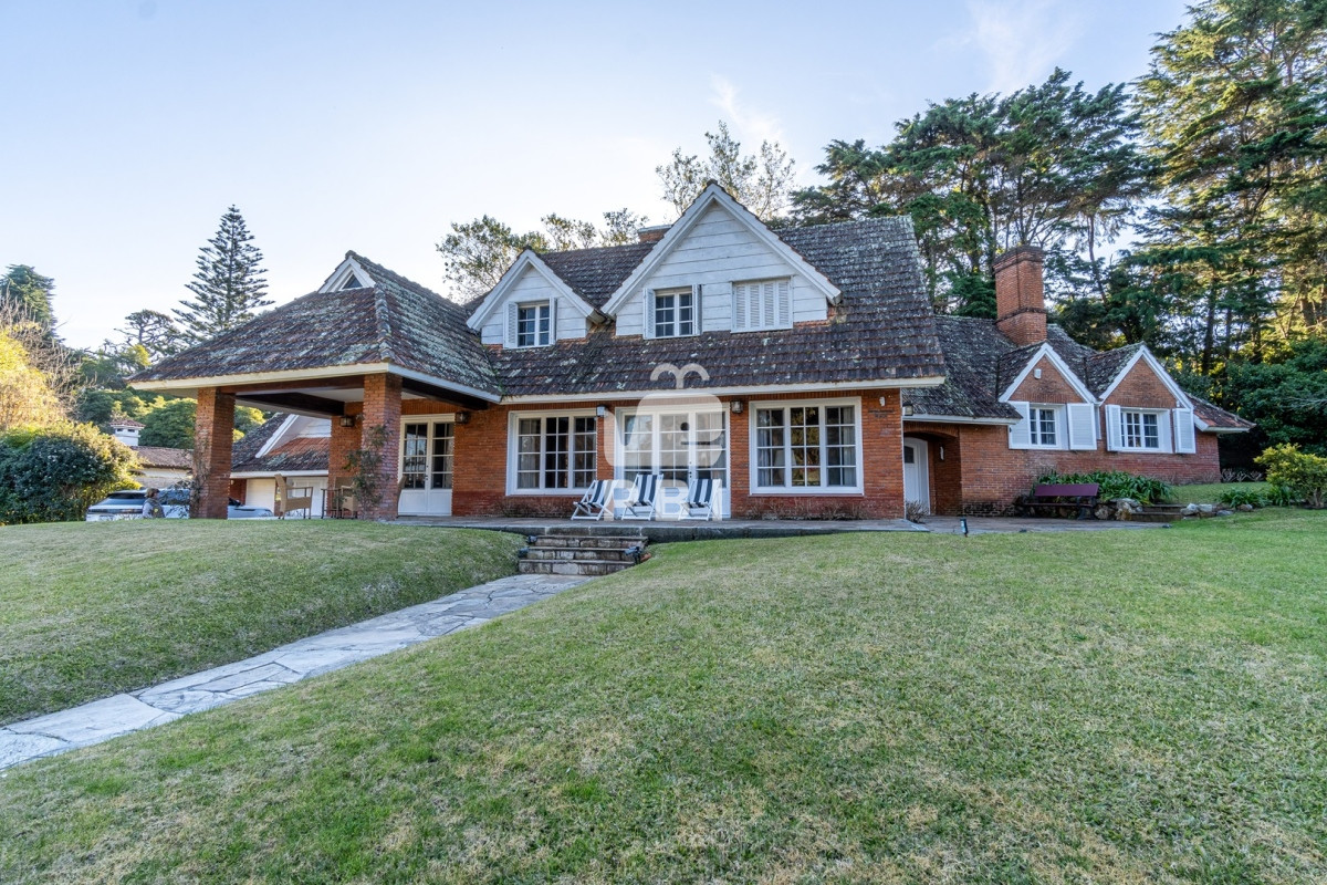 RXhjbHVzaXZhIHByb3BpZWRhZCBlbiB2ZW50YSwgY29uIDUgZG9ybWl0b3Jpb3MsIEVsIEdvbGYsIFB1bnRhIGRlbCBFc3RlLiAtIFJlZiA6IFBCSTEzODQ0